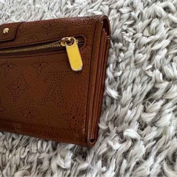 LOUIS VUITTON Cognac Monogram Mahina Leather Amelia Wallet - Picture 12 of 13